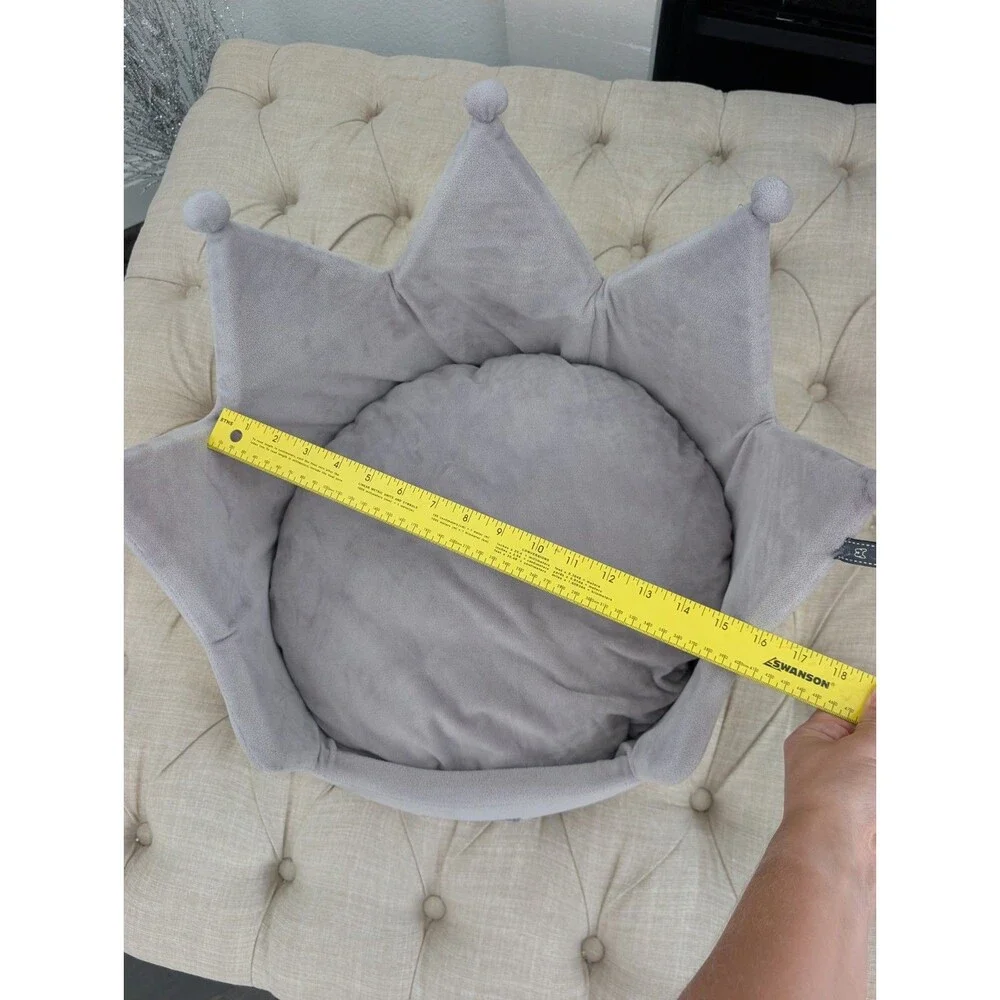 Crown Dog & Cat Fun Bed Cloud Prive Collection - Royal Gray Retails $79 18x18in